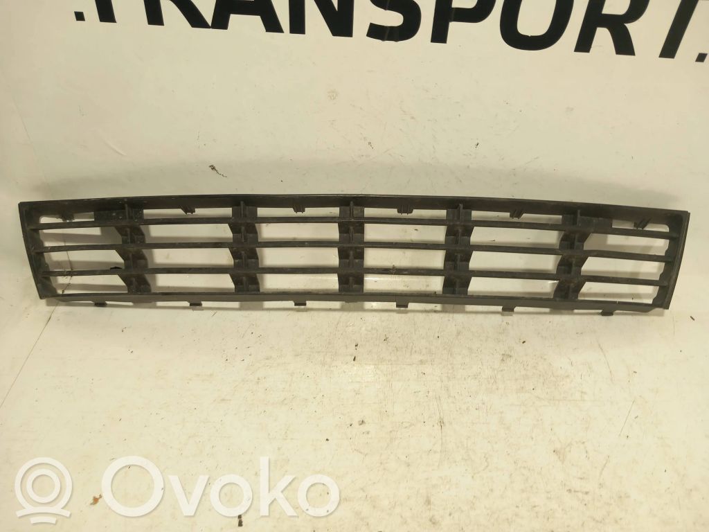 Audi A4 S4 B5 8D Etupuskurin alempi jäähdytinsäleikkö 
