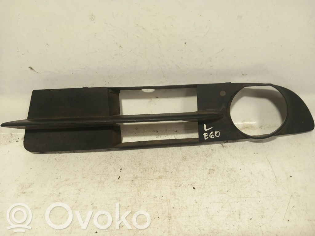 BMW 5 E60 E61 Grotelės apatinės (trijų dalių) 
