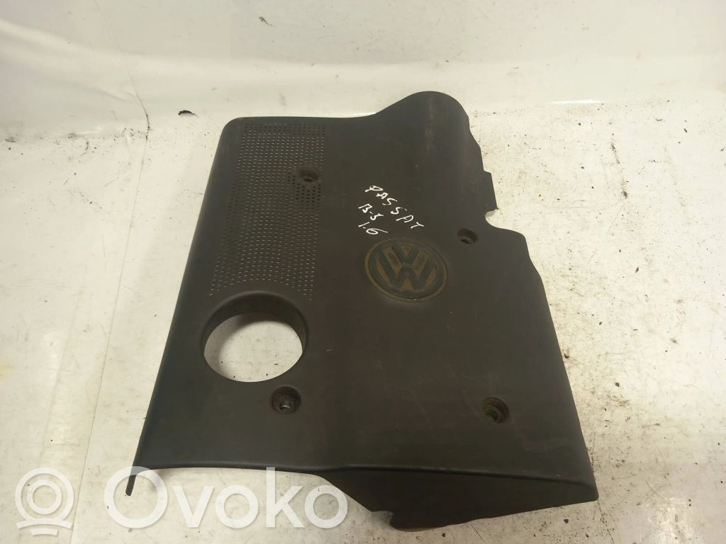 Volkswagen PASSAT B5 Osłona górna silnika 