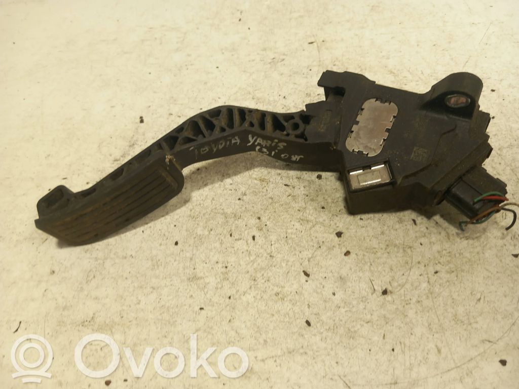 Toyota Yaris Pedał gazu / przyspieszenia 