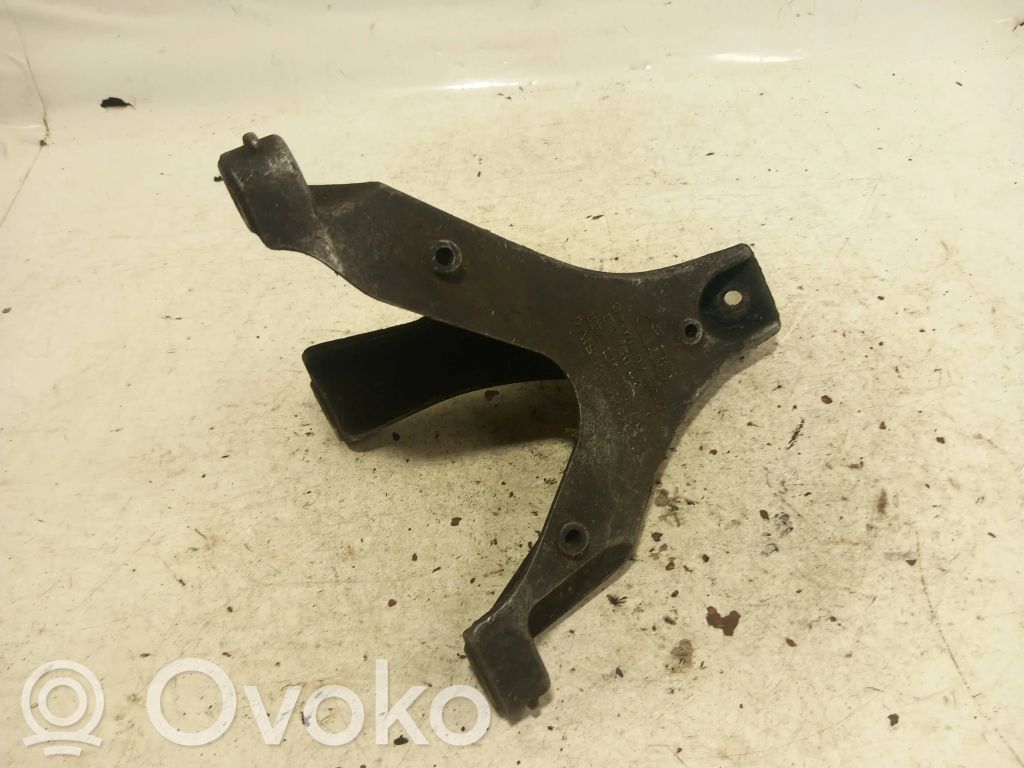 Audi A4 S4 B7 8E 8H Engine mounting bracket 