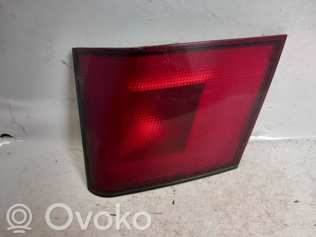Lampy tylnej klapy bagażnika   MB952168,29200203