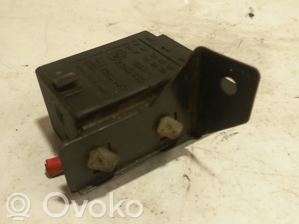 BMW 3 E36 Hehkutulpan esikuumennuksen rele 