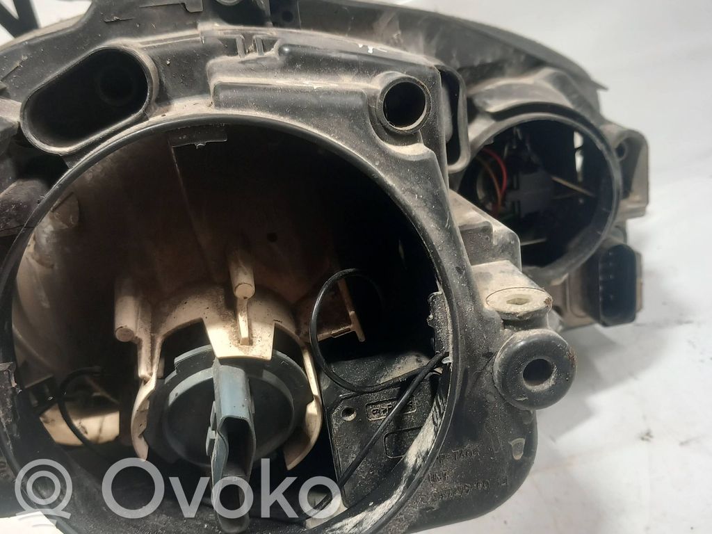 Volkswagen Golf V Lampa przednia 