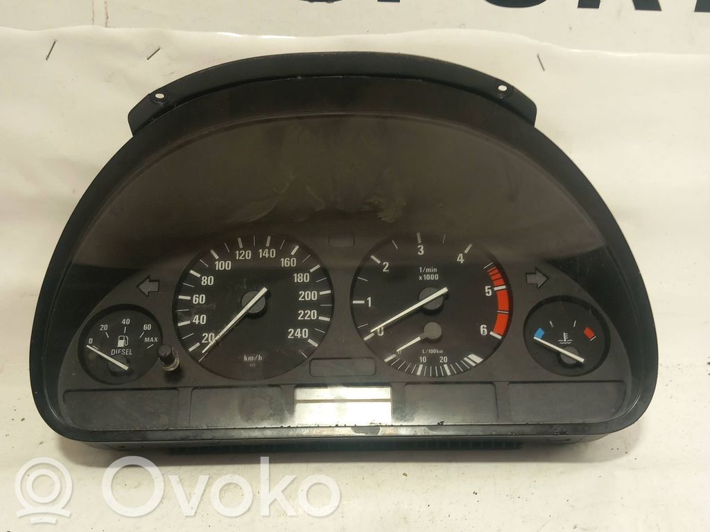 BMW 5 E39 Spidometras (prietaisų skydelis) 