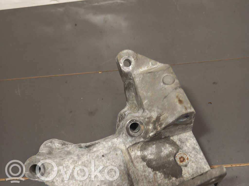 Engine mounting bracket   31430845