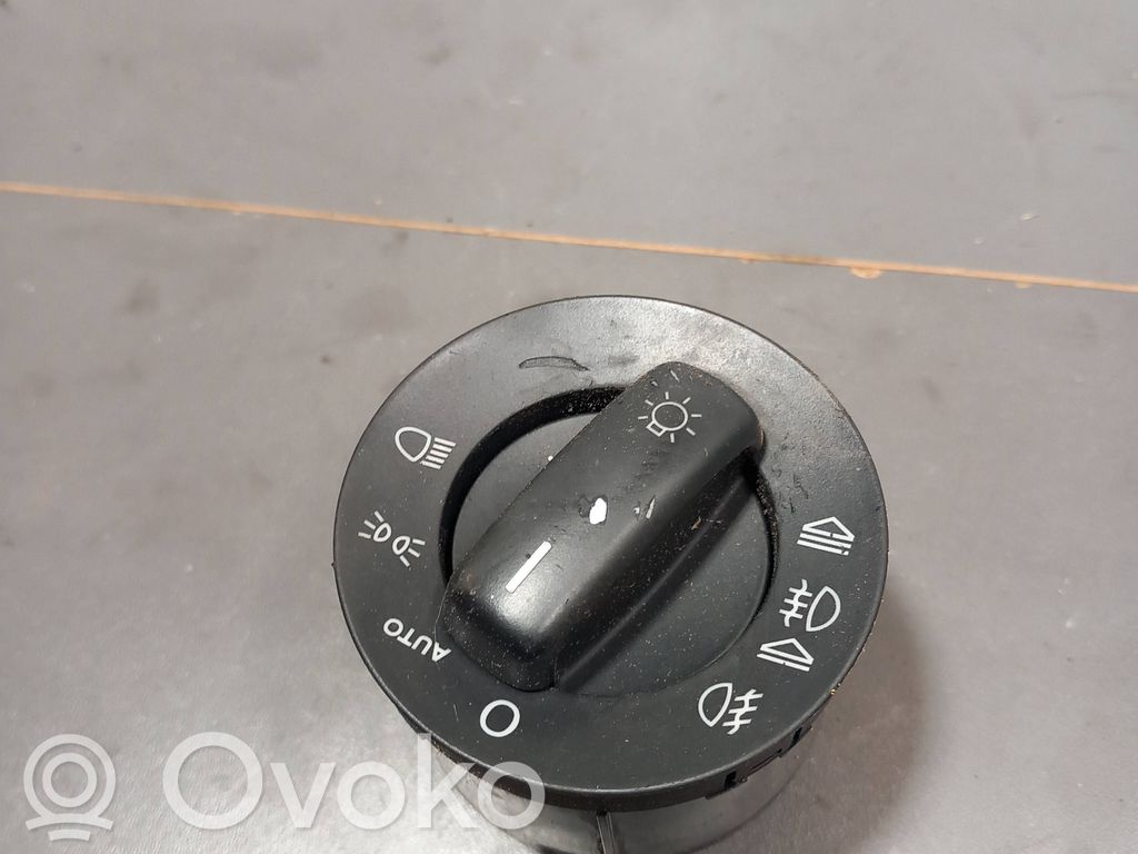 Valokatkaisija   4E0941531E,4E0941531E,04056122