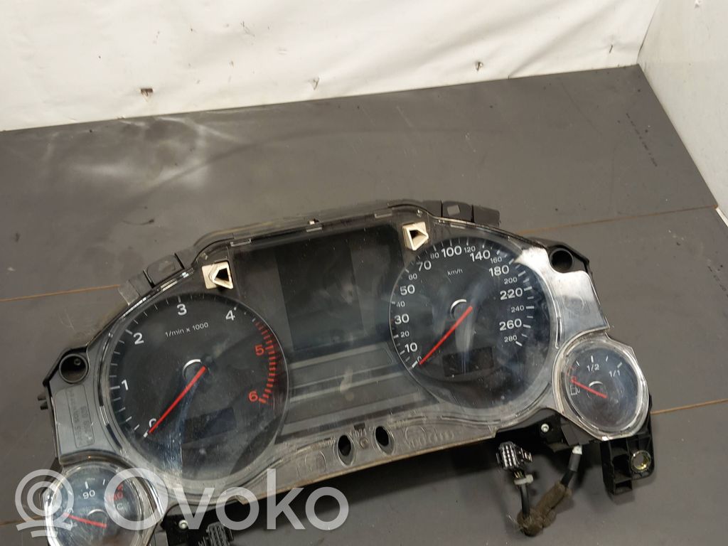 Audi A8 S8 D3 4E Spidometrs (instrumentu panelī) 