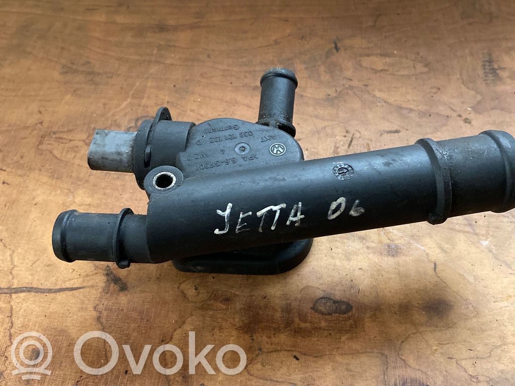 Volkswagen Jetta V Carcasa del termostato 