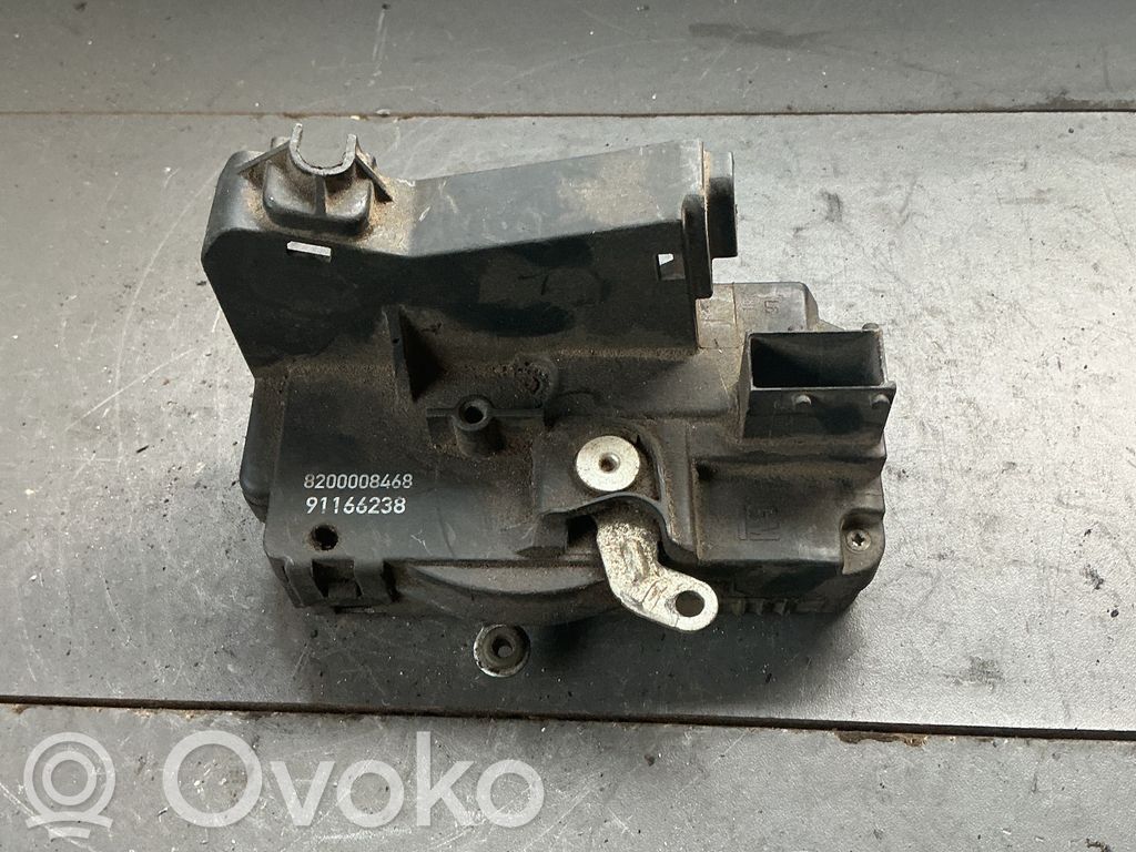 Renault Trafic II (X83) Aizmugurē slēdzene 