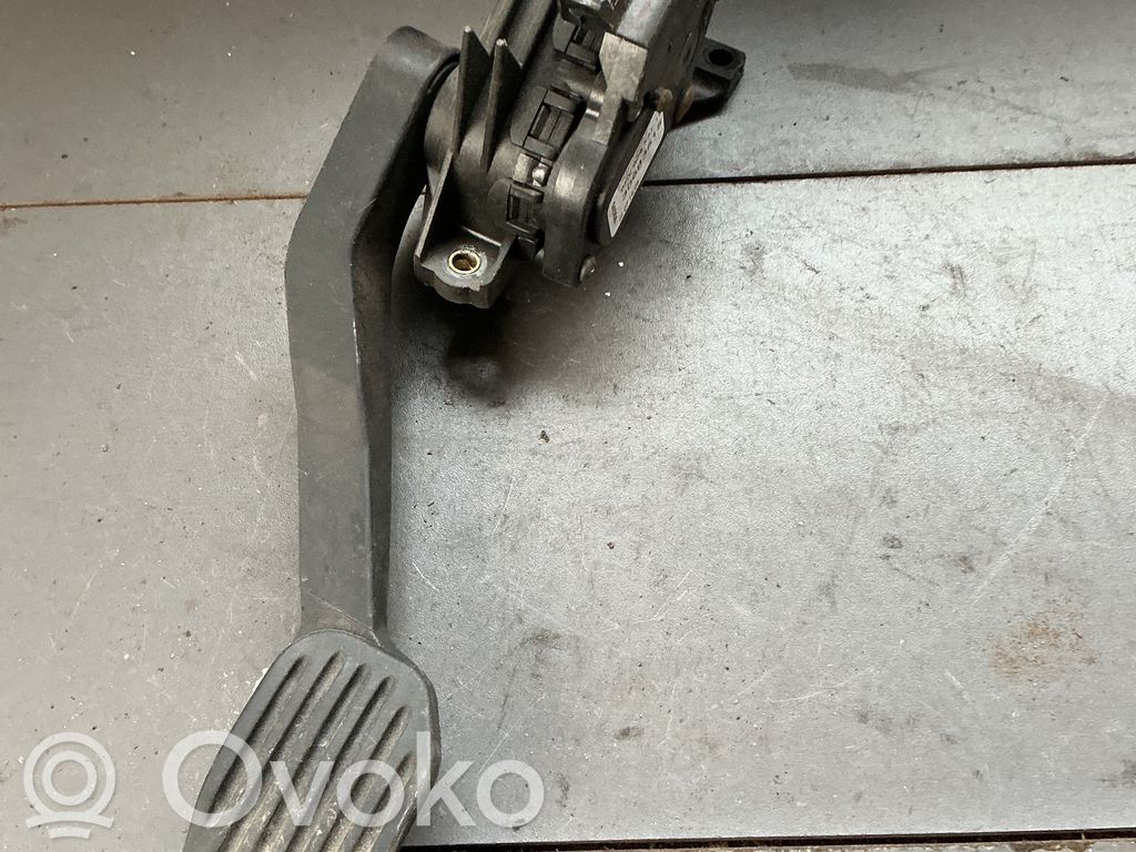 Volvo S60 Pedał gazu / przyspieszenia 