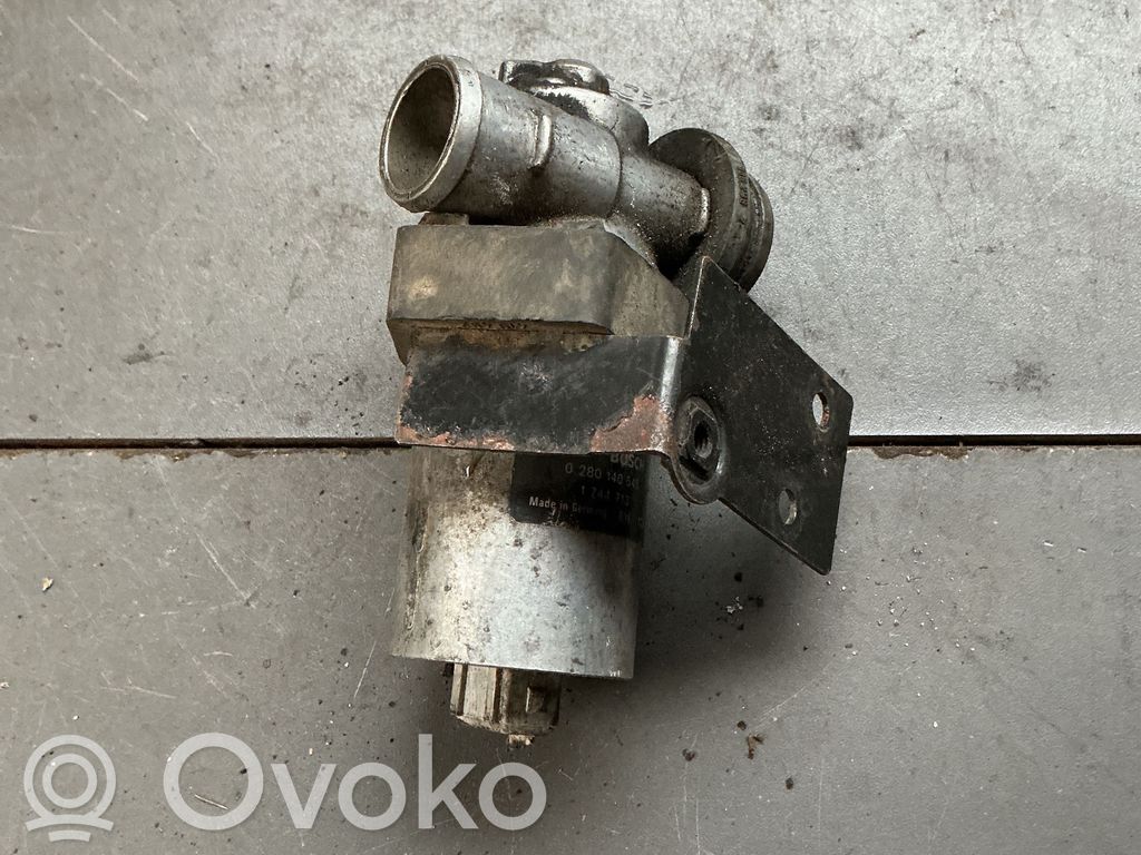 BMW 5 E39 Brīvgaitas vārsts (regulators) 