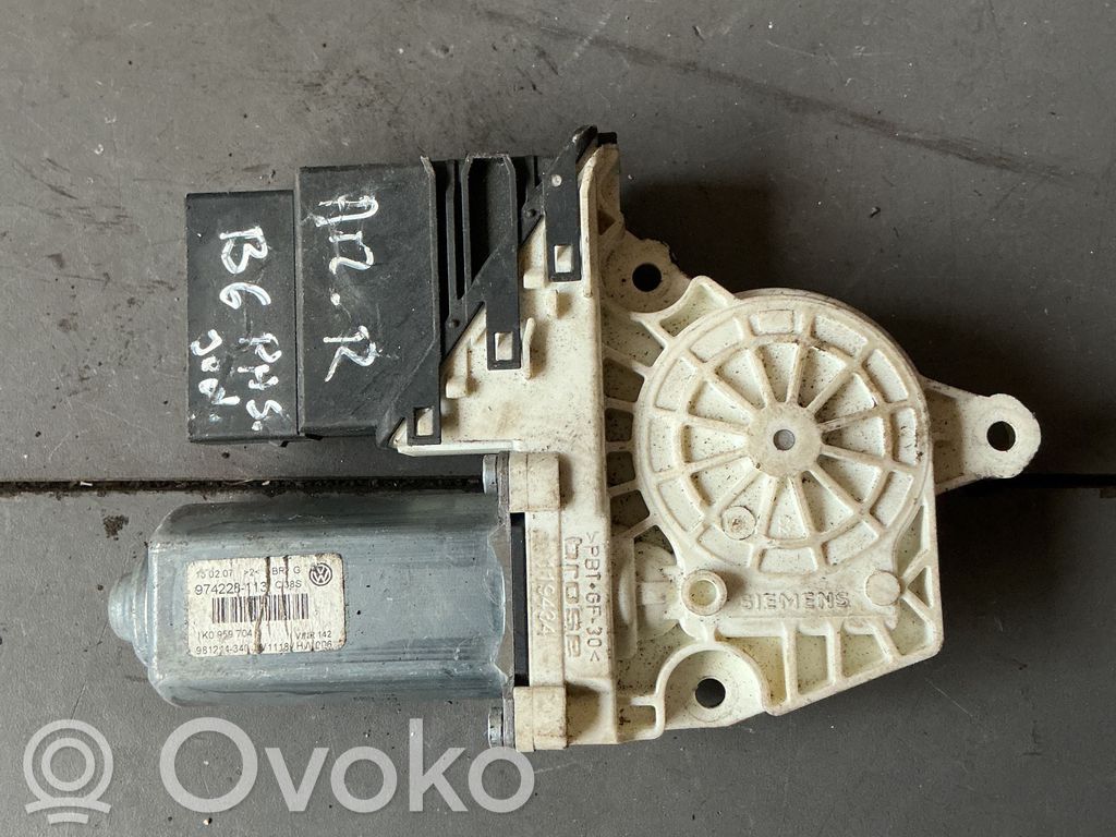 Volkswagen PASSAT B6 Silniczek podnoszenia szyby drzwi tylnych 