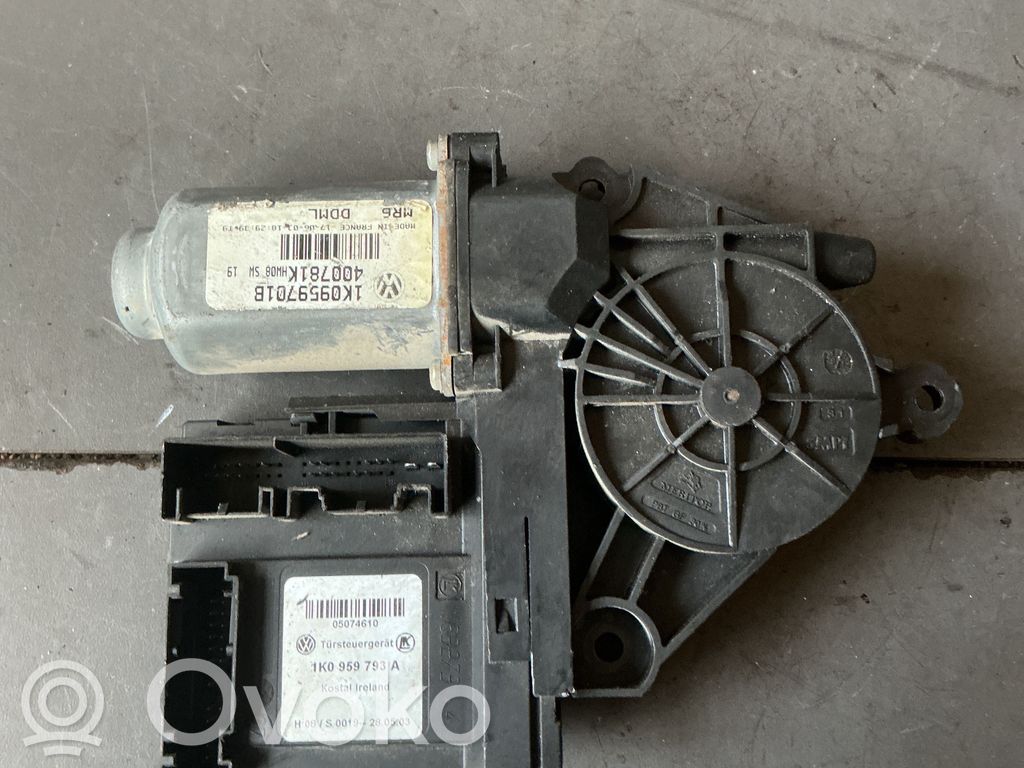 Volkswagen Touran I Silnik regulatora szyby drzwi przednich 