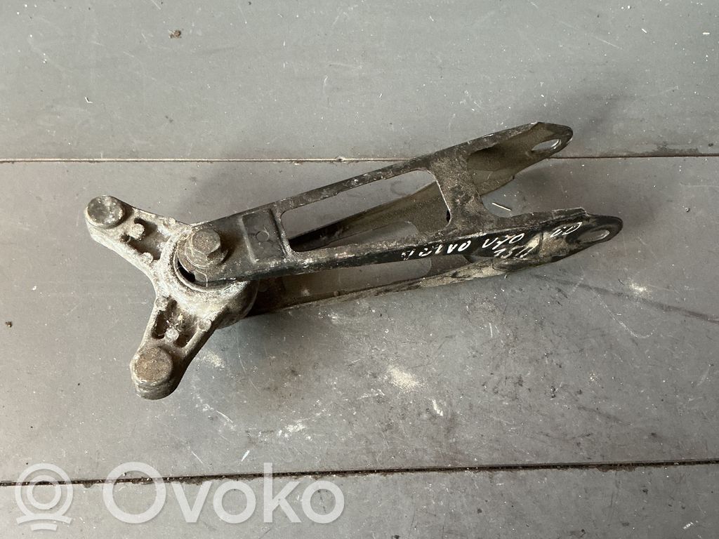 Volvo S70  V70  V70 XC Engine mount bracket 