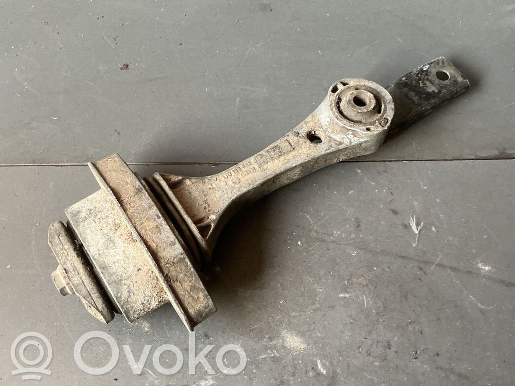 Volkswagen Golf IV Dzinēja spilvens 
