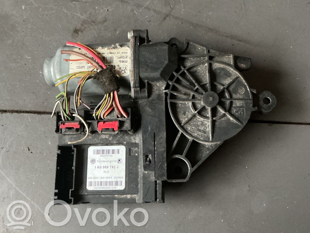 Volkswagen Golf V Silnik regulatora szyby drzwi przednich 