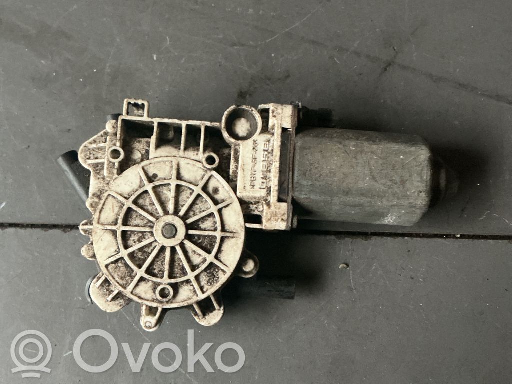 BMW 7 E38 Motor del regulador de la ventanilla de la puerta delantera 