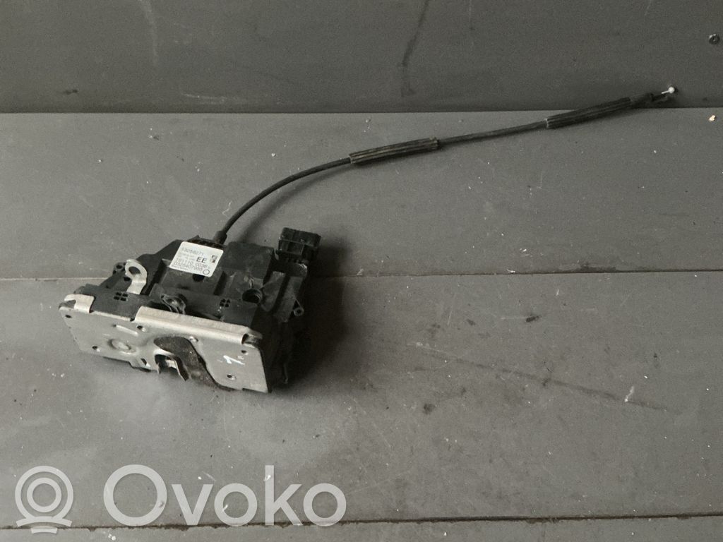 Opel Meriva B Priekšpusē slēdzene 