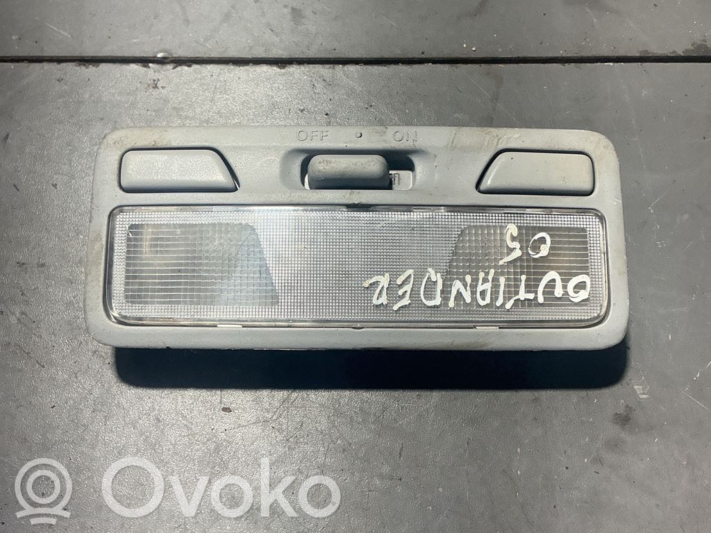 Mitsubishi Outlander Luz del asiento delantero 
