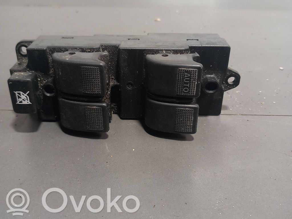 Electric window control switch   C8HD172,11X2D4