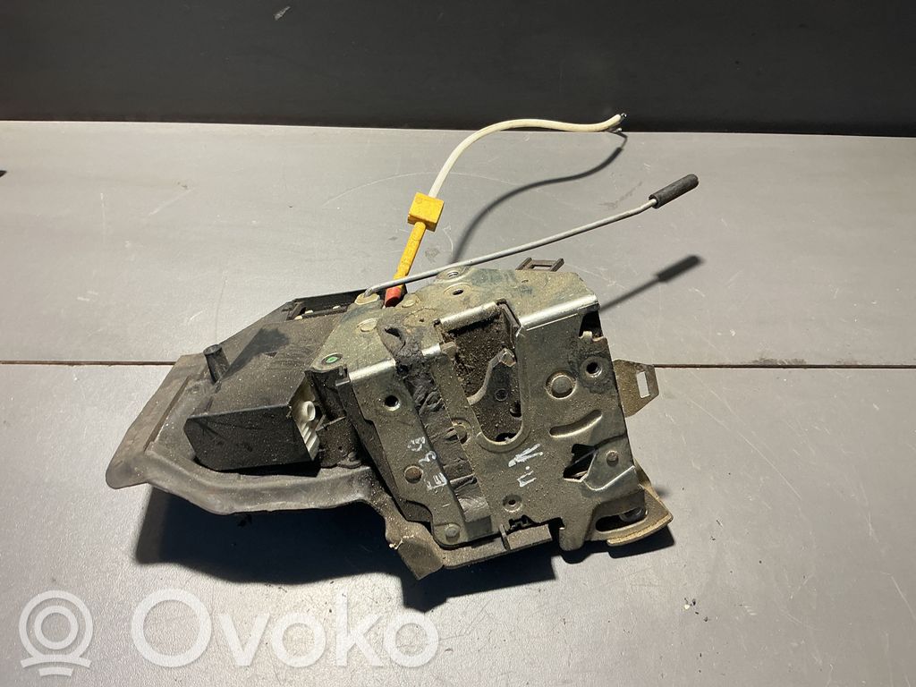Front door lock   8235113