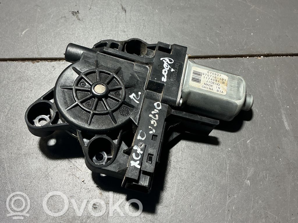 Volvo XC70 Silniczek podnoszenia szyby drzwi tylnych 