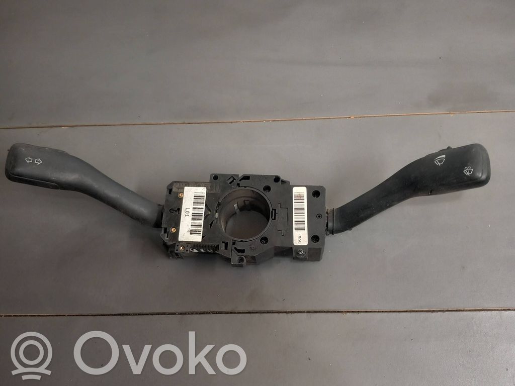 Volkswagen PASSAT B5 Manetka / Przełącznik kierunkowskazów wycieraczek 