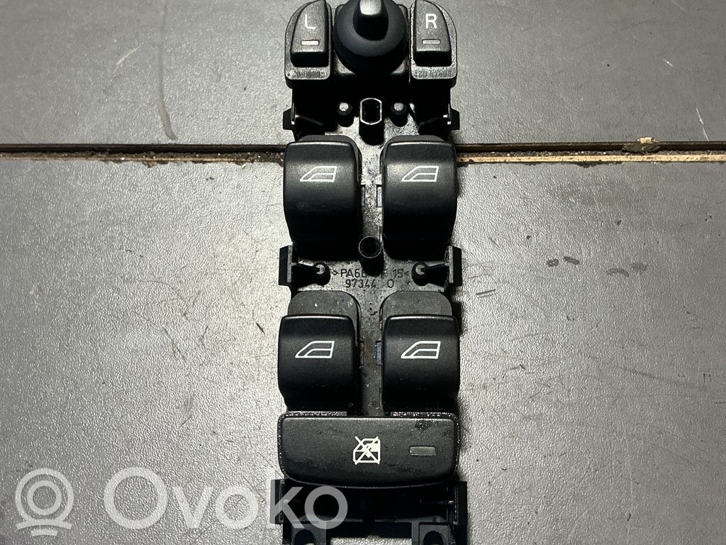 Land Rover Freelander 2 - LR2 Electric window control switch 