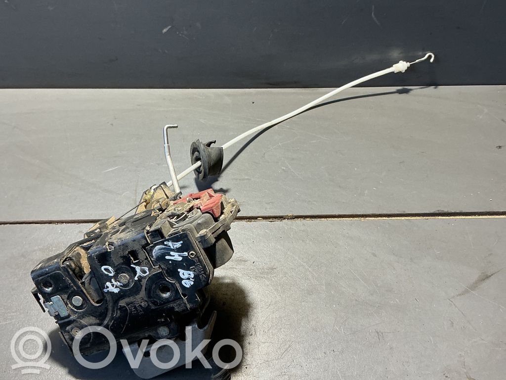 Audi A4 S4 B6 8E 8H Etuoven lukko 