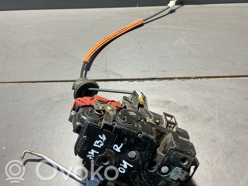 Audi A4 S4 B6 8E 8H Zamek drzwi tylnych 