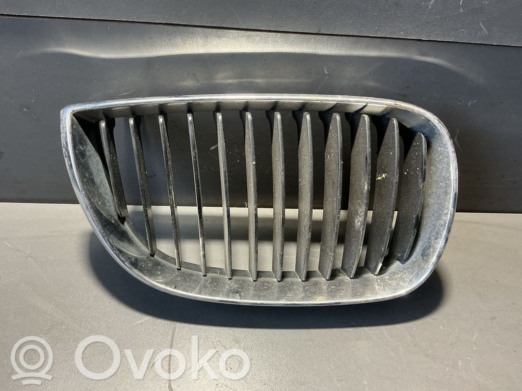 BMW 1 E81 E87 Augšējais režģis 