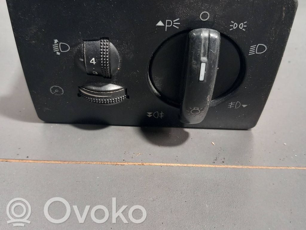 Interrupteur d’éclairage   7M5T13A024BA