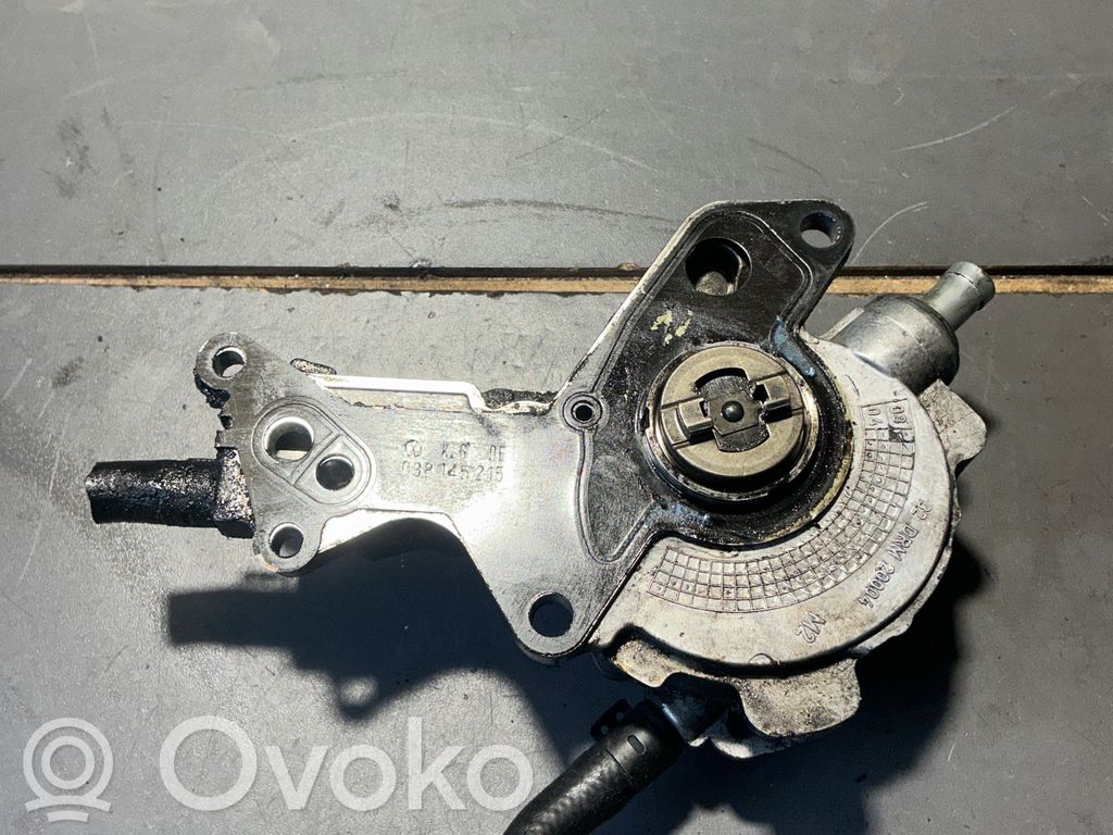 Volkswagen Golf V Vacuum pump 