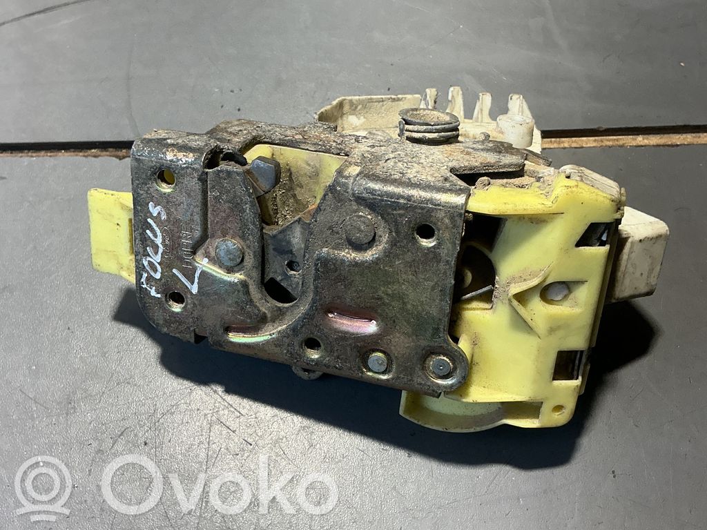 Ford Focus Priekšpusē slēdzene 