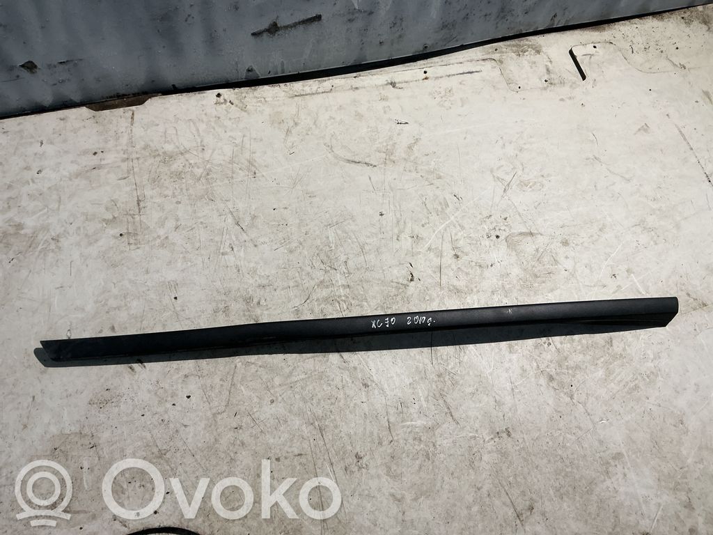 Volvo XC70 Windshield trim 