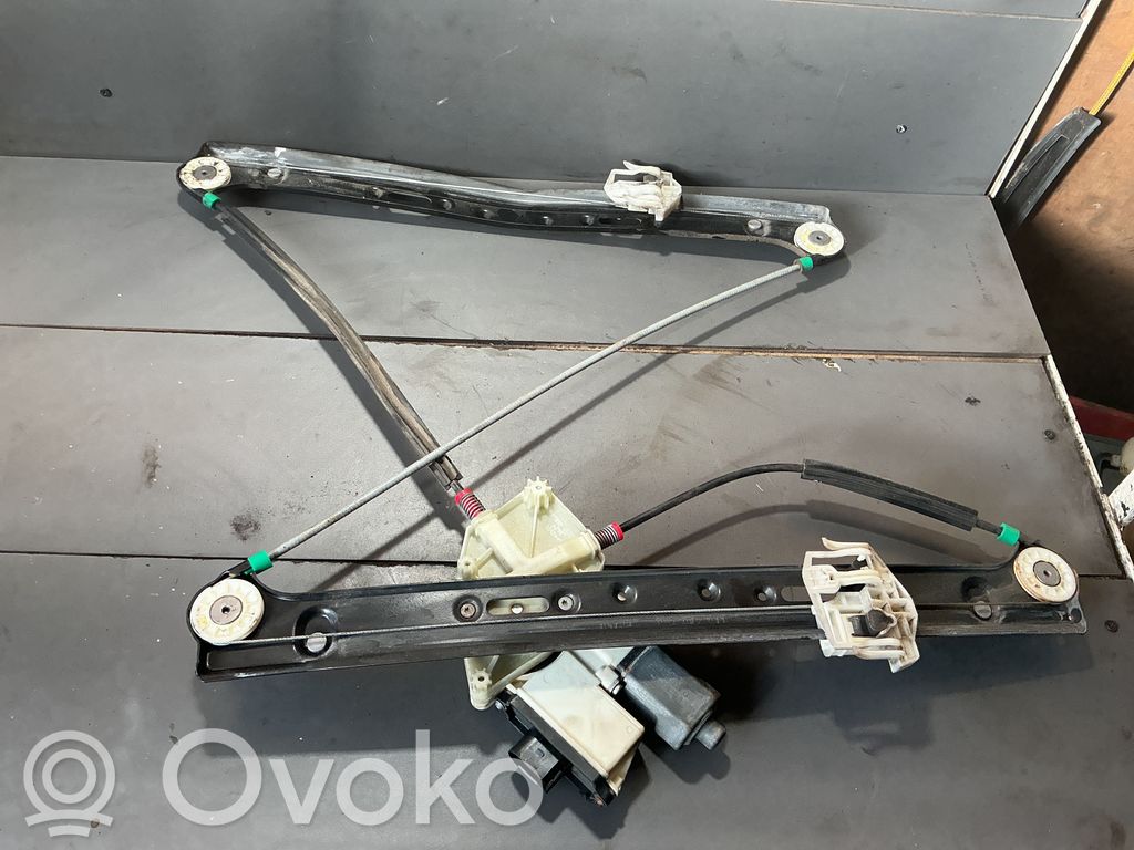 BMW X3 E83 Motor del regulador de la ventanilla de la puerta delantera 