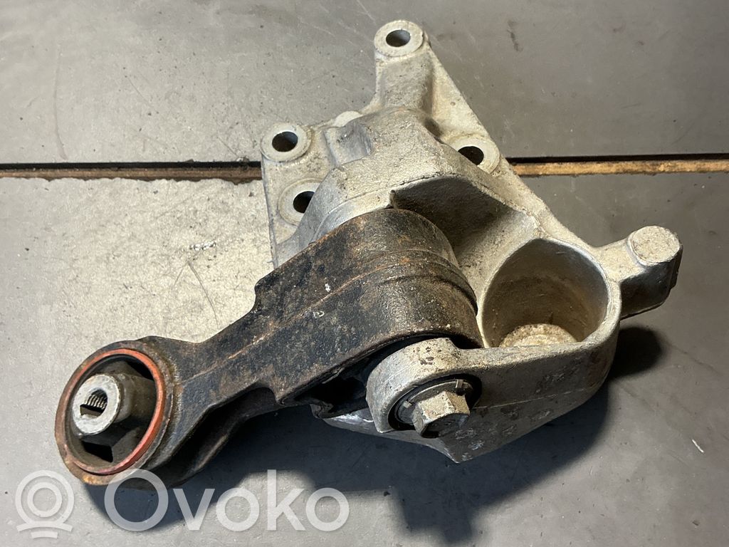 Peugeot 407 Engine mounting bracket 