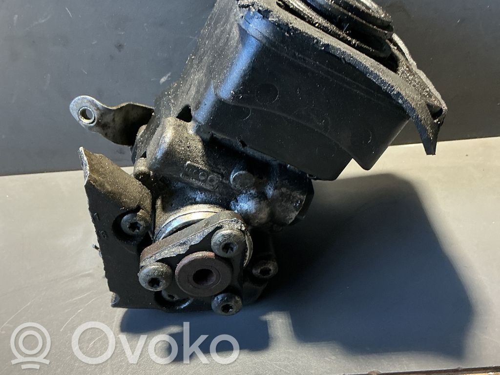 BMW 5 E60 E61 Vairo stiprintuvo siurblys 