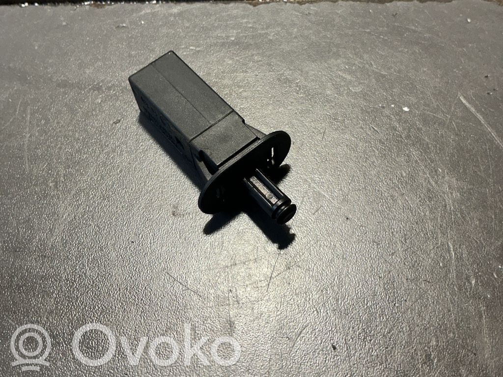 BMW 5 E60 E61 Polttoainesäiliön avauskytkin 