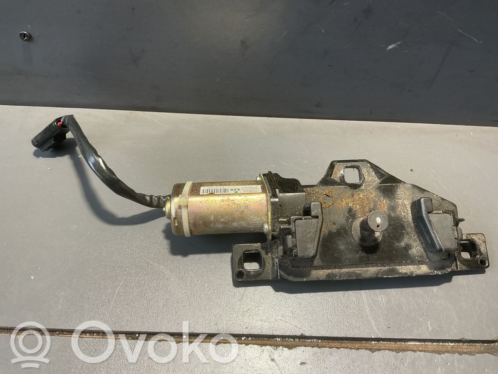 BMW 5 E60 E61 Pritraukėjas galinio dangčio 