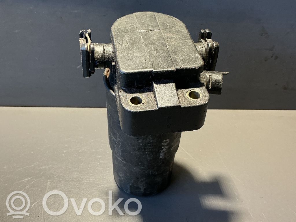 BMW 5 E39 Bridă fixare filtru combustibil 