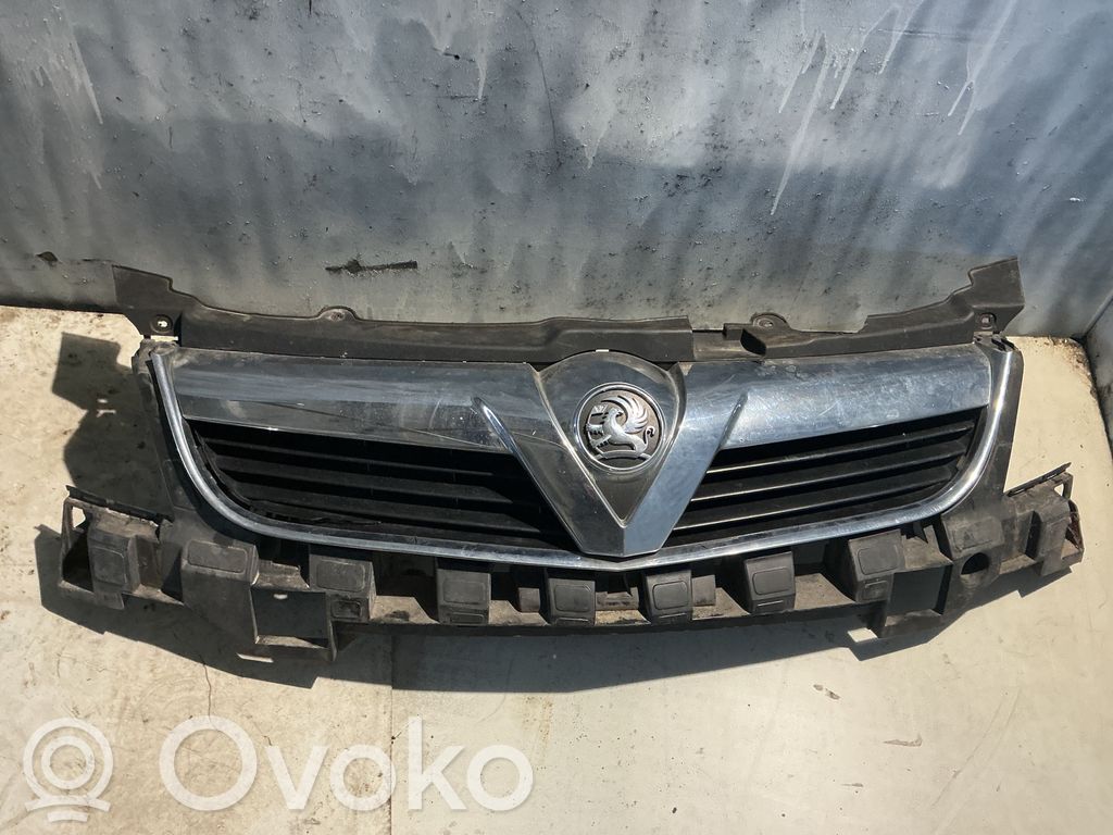 Opel Zafira B Etupuskurin ylempi jäähdytinsäleikkö 