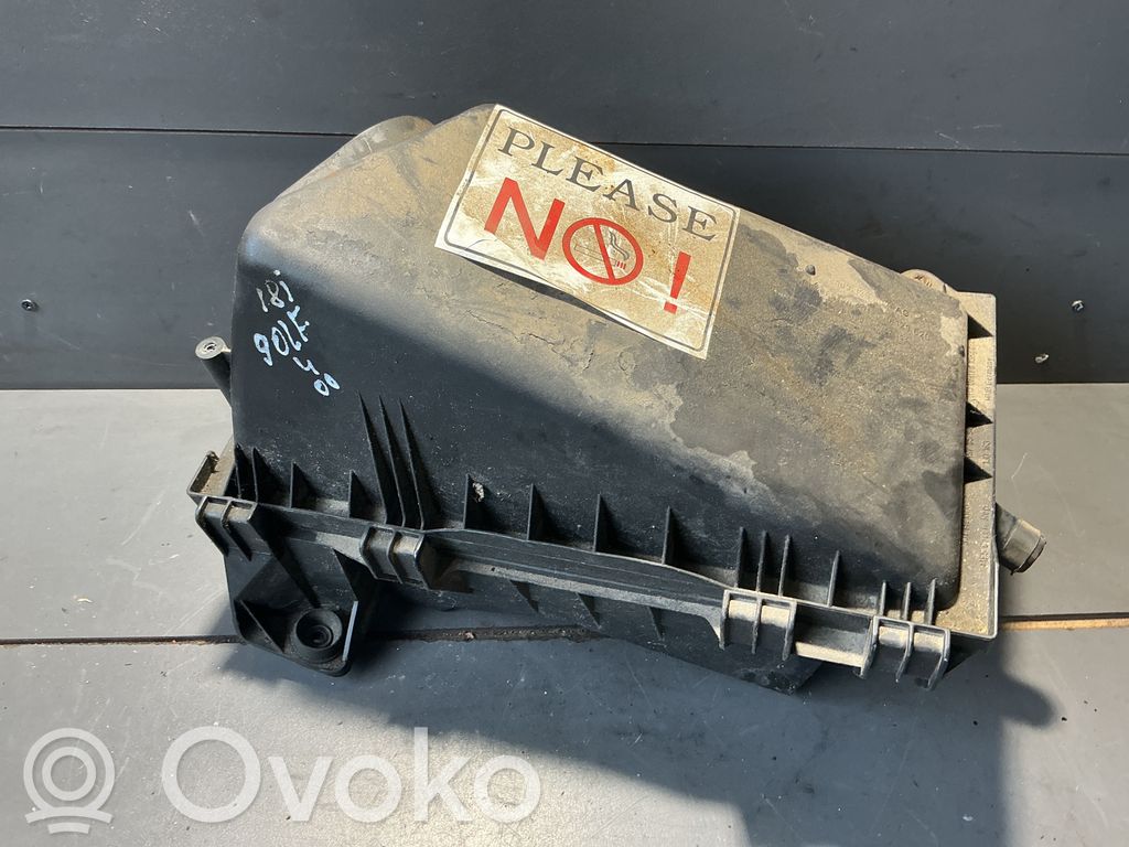 Volkswagen Golf IV Air filter box 