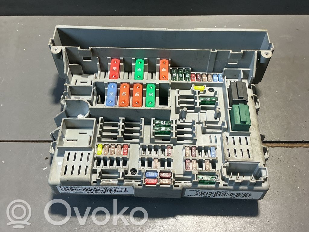 Fuse box set   6906624,90205829