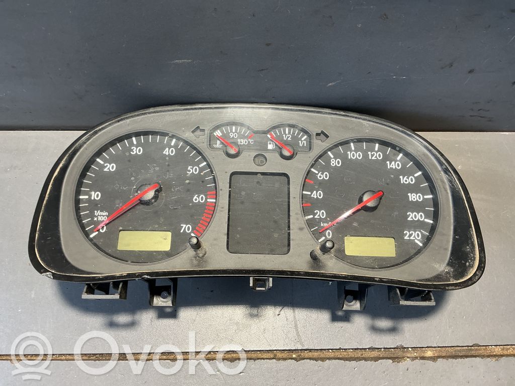 Volkswagen Golf IV Velocímetro (tablero de instrumentos) 