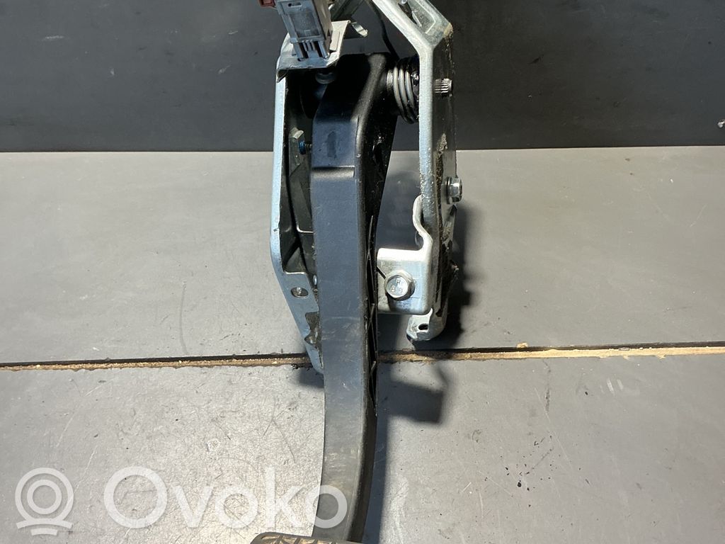 Opel Astra H Kupplungspedal 