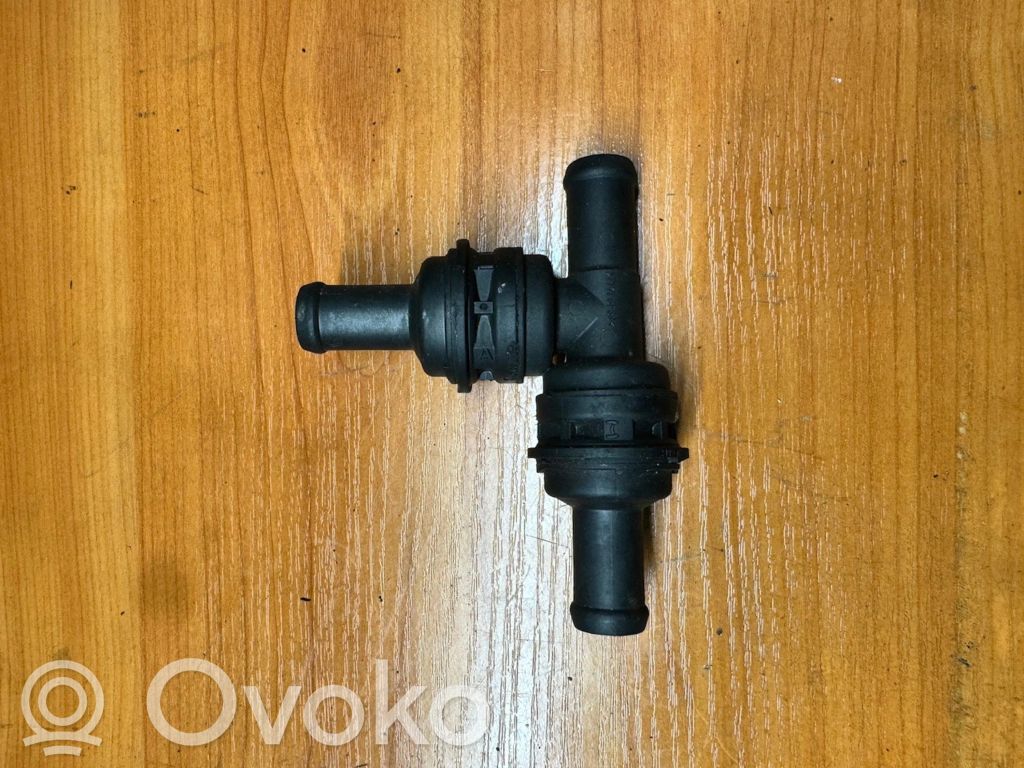 BMW 5 E39 Engine coolant pipe/hose 
