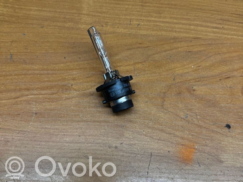 BMW 5 E39 Ксеноновая лампочка 