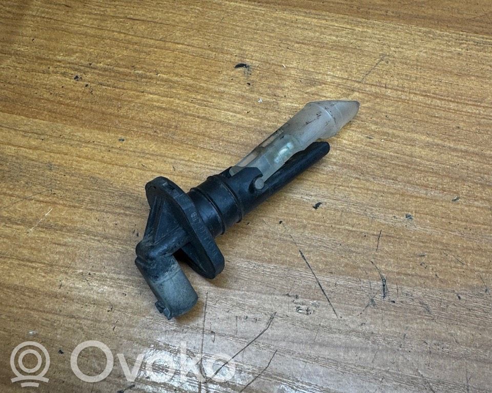 BMW 5 E39 Windshield washer fluid level sensor 
